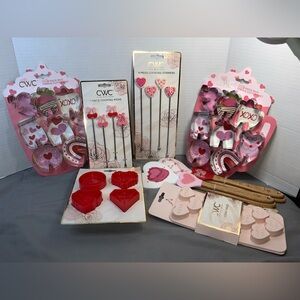 Lot of 8 Cook w/ Color Kitchen Valentines Cookware Cookie Cutter, Spatula sets